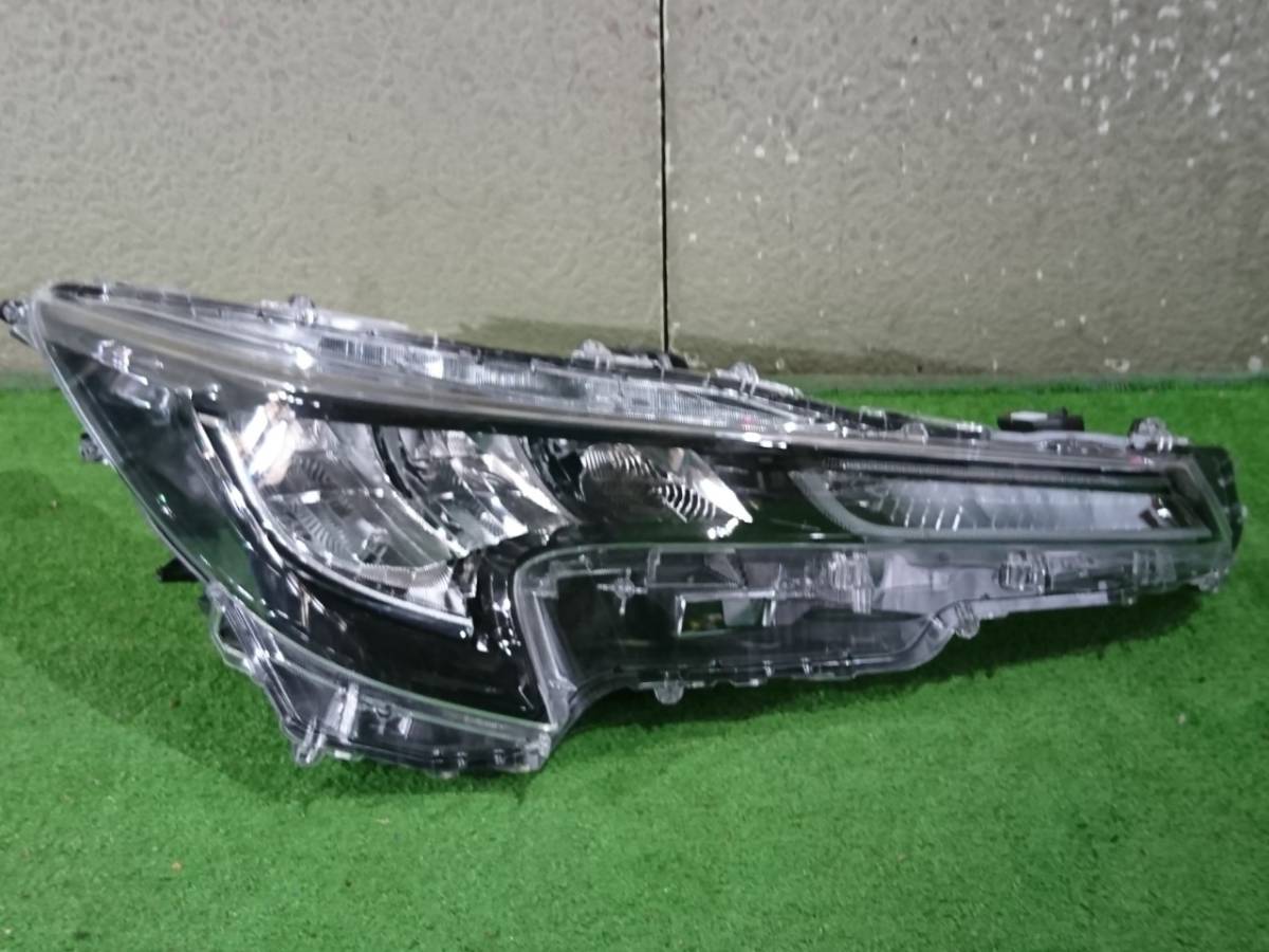 NRE210W カローラ 右ヘッドライト コイト 12-633(37213)拍卖