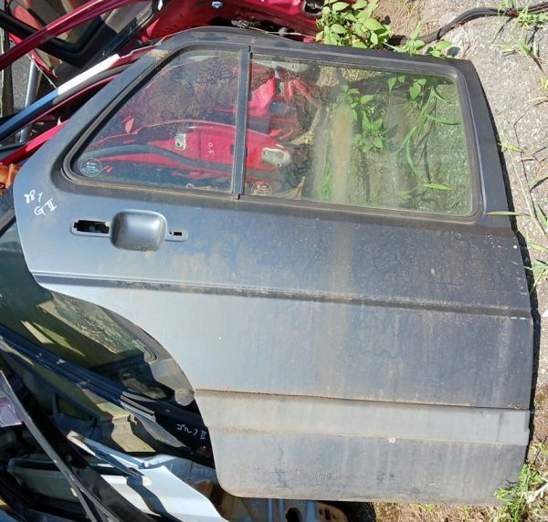 ■フォルクスワーゲン ゴルフ2 リアドア 右 中古 193833052B 193833052 19RV 部品取あり ゴルフⅡ MK2 ドアパネル 5ドア ■拍卖