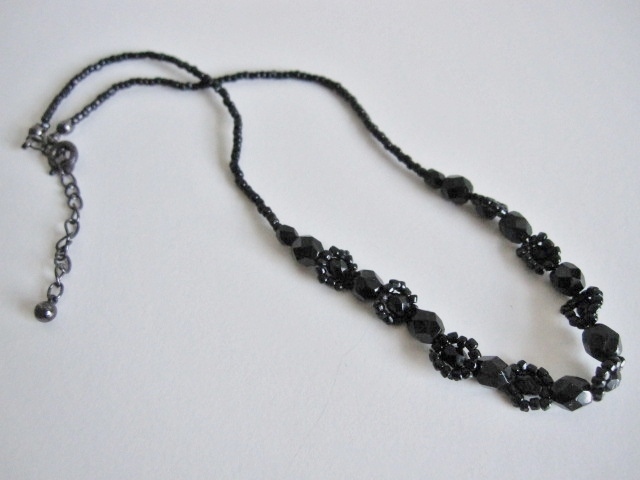 新品同様 ネックレス 黒 極美品 ビーズネックレス 軽量 可愛い お洒落 ビーズ アクセサリー美品 ネックレス 綺麗 チョーカー黒 レア 特 得拍卖