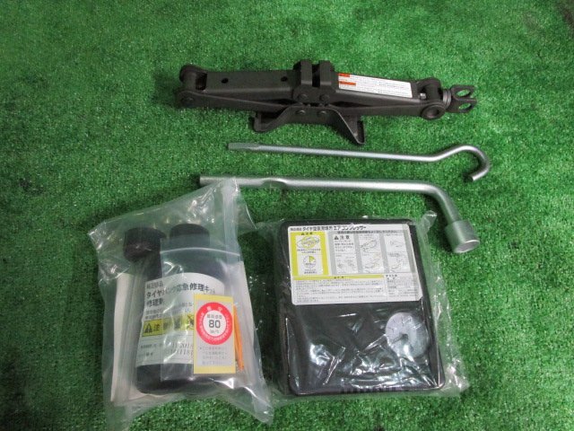 【A57925】スペーシア MK32S パンク修理キット ジャッキ付拍卖