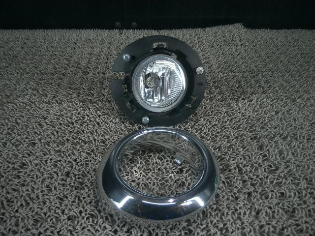 ☆H25年 ミラココア プラスX L675S 右フォグランプ メッキベゼル付 スタンレー W0845 81210-B2420拍卖