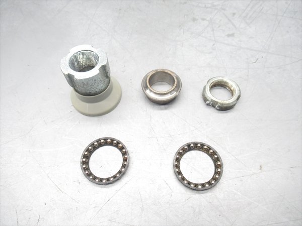 H1R5-0712 ホンダ スーパーカブ50 カスタム C50-E ステムナット ベアリング 純正品 【C50-092~ (C50CMV 4速セル付) 動画有】拍卖