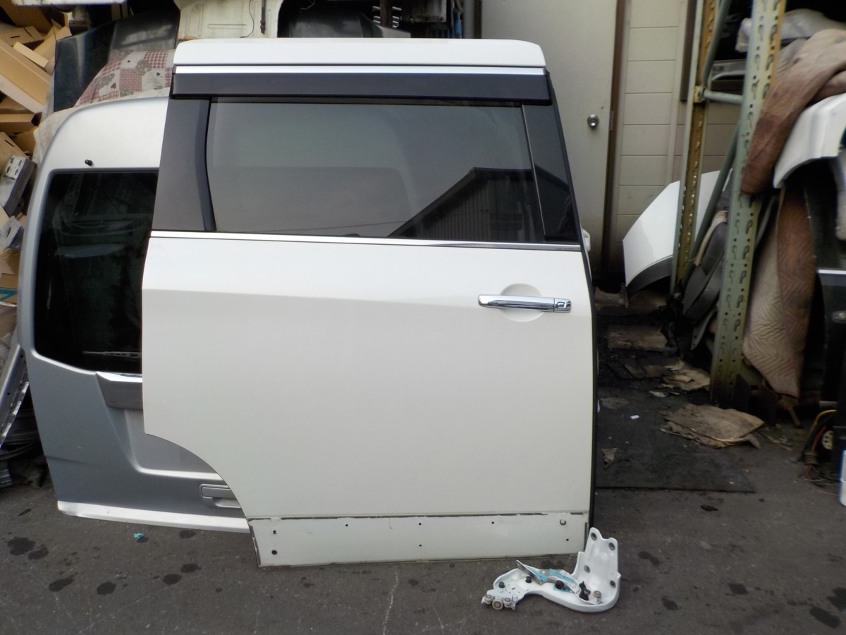 エルグランド PNE52 純正 パワースライドドア 右 送料はシステム上 無料 と表示されますが西濃着払い発送です。拍卖