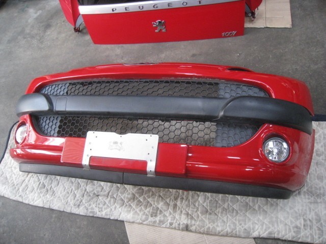 プジョー 1007 A8NFU フロントバンパー フォグランプ付き 送料はシステム上 無料と表示されますが西濃着払いです拍卖