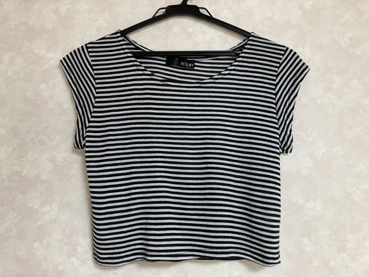リゼクシー クロップドトップス ブラック / ボーダー Tシャツ拍卖