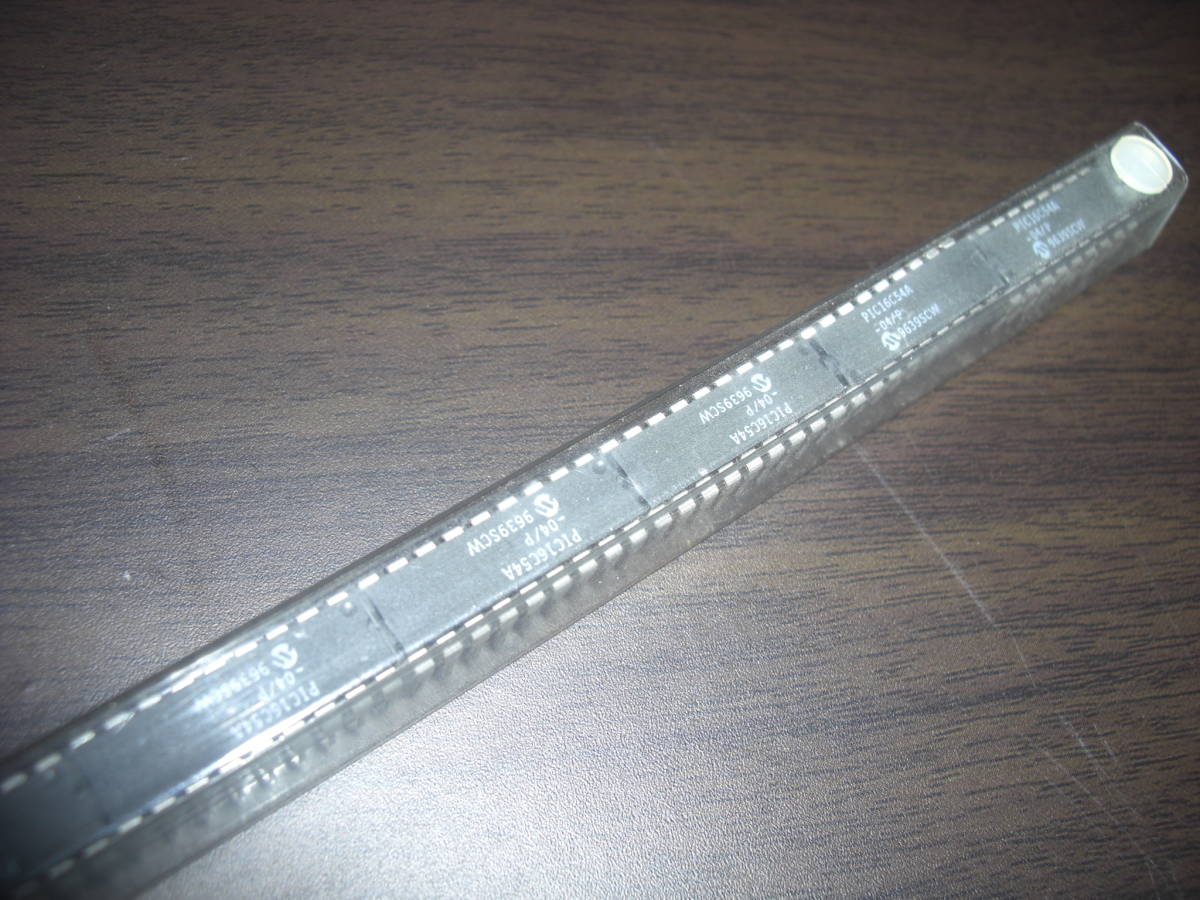 Qn351 【25個set】 Microchip Technology PIC16C54A-04/P 8ビットマイクロコントローラ MCU 75KB 25 RAM 12 I/O 4MHz PDIP-18 80サイズ拍卖