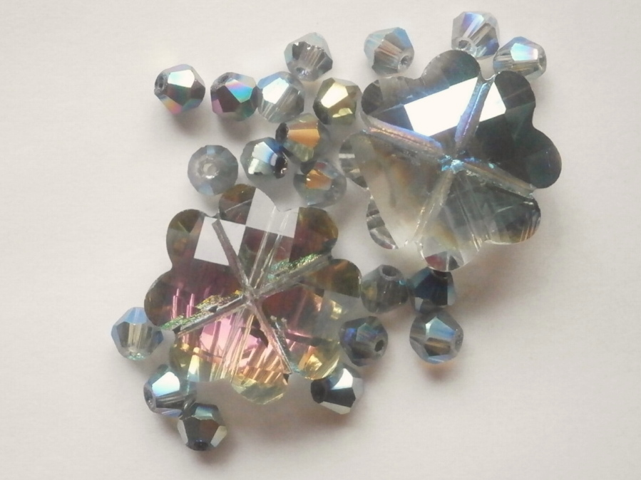 ガラスビーズ★クローバ★モスグリーン系★③拍卖