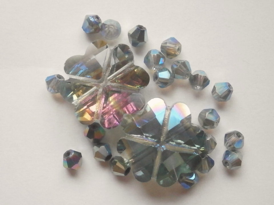 ガラスビーズ★クローバ★モスグリーン系★e拍卖