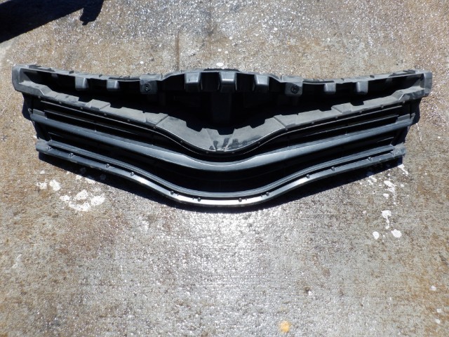 KSP130 NSP130 NSP135 前期 ヴィッツ 純正 上側 フロントグリル (1) 53111-52500 管番43472/A3拍卖