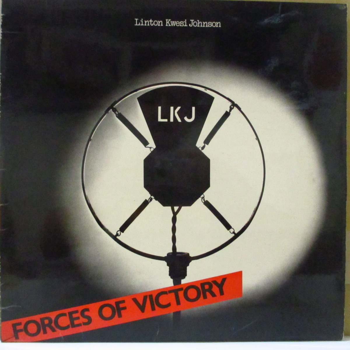 LINTON KWESI JOHNSON-Forces Of Victory (UK オリジナル LP+インナー/両面コ拍卖