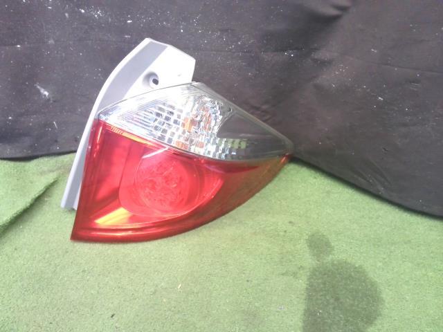 ラクティス DBA-NCP122 (M) 右テールランプ 52-226 81550-52A00拍卖