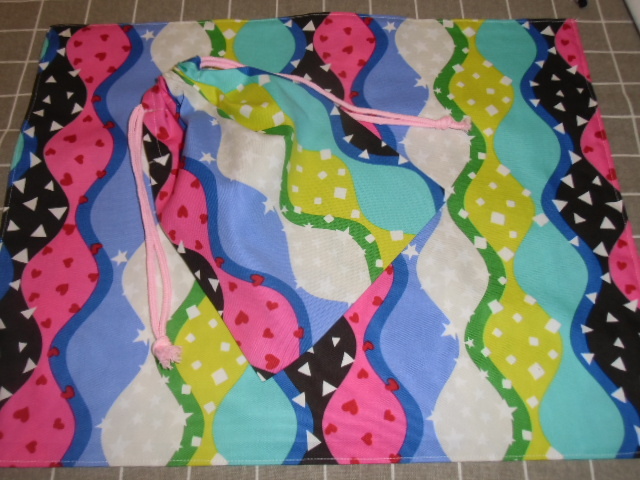 No.309 裏付ランチョンマット&巾着 ハンドメイド 35x45 ピンクウエーブ柄 女の子拍卖