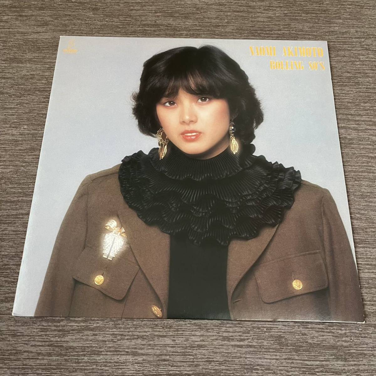 秋本奈緒美 ROLLING 80'S NAOMI AKIMOTO 霧の日 雨に唄えば シカゴ / LP レコード / VIH-28066 / ライナー有 / 和モノ 昭和歌謡/拍卖
