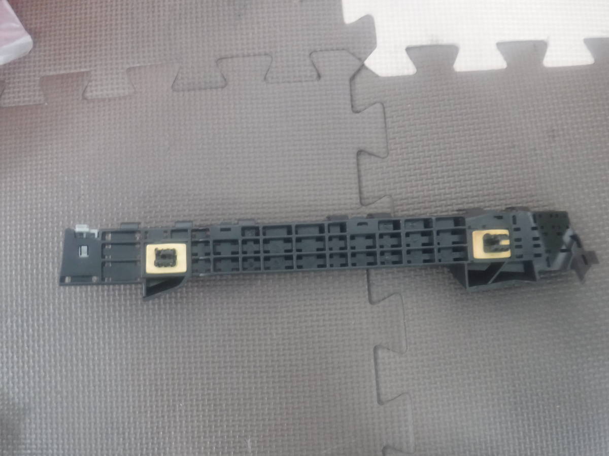 ホンダGE7フィットFIT純正リアバンパー右サイド固定リテーナー71593-TF0-003リヤバンパー右ブラケット サポート即決即日発送可能!!拍卖