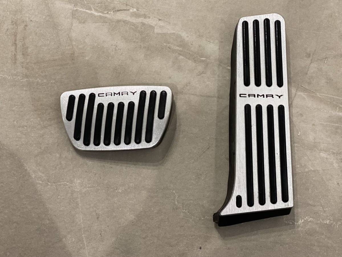 美品 現行型カムリアルミペダルカバー ブレーキ&アクセルペダル 簡単取付 高級感 ドレスアップ トヨタ AX70系 前期/後期 WS CAMRY拍卖