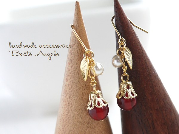 ◇◆+angelo+天然石赤メノウとスワロフスキーパールのプチピアス(p-010)G プチ001 レッド チタン樹脂イヤリング拍卖