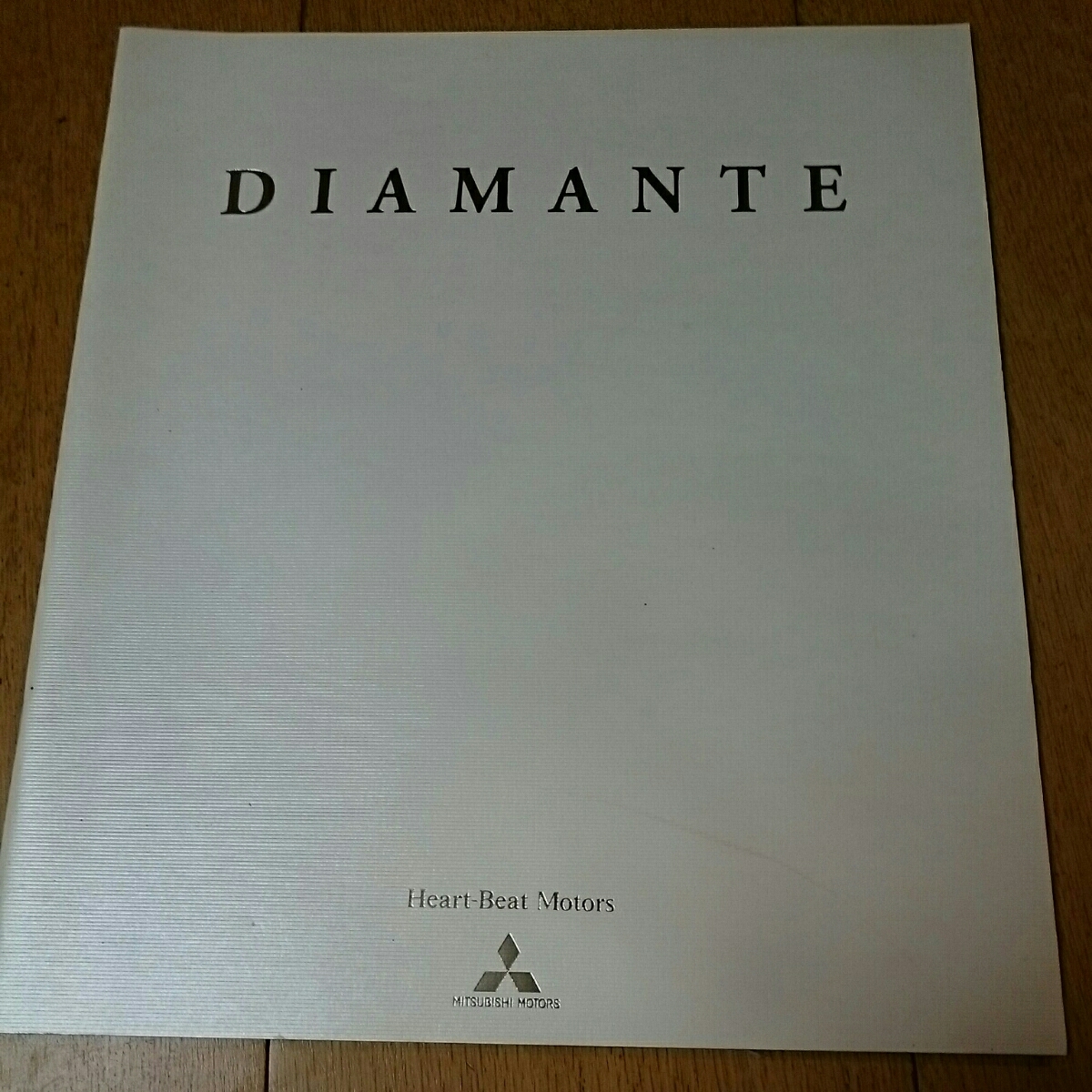 廃盤、2000年8月発行、三菱 ディアマンテ、V6 2500、3000DOHC 24バルブ エンジン搭載、41ページ本カタログ。拍卖