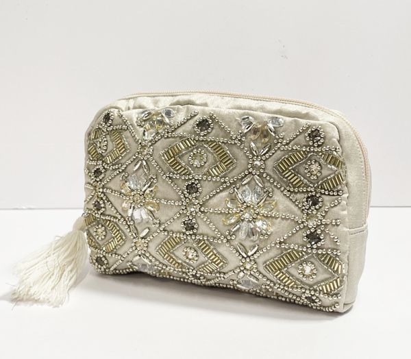 新品 ポーチ ビーズ 刺繍 ビーズフラワー 花モチーフ マチあり 小物入れ おしゃれ かわいい BE拍卖