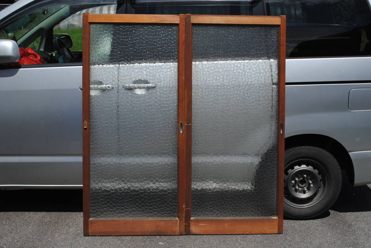 七2 昭和レトロ 2枚組 花びら形モザイク模様ガラス張り 木製引戸 1543x730x30拍卖