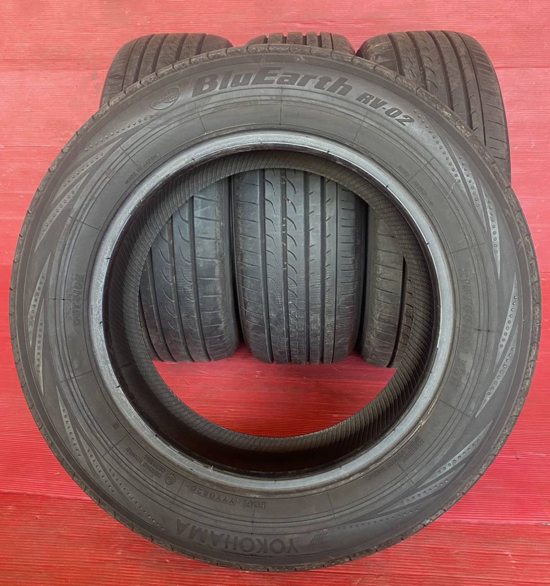 ヨコハマ BluEarth RV-02 215/60R16 国産 2020年式 パンク修理なし かたべり ビード切れなし 汚れあり 4本セット拍卖