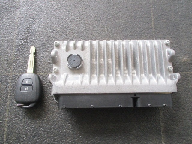 3781 DAA-NKE165 カローラ アクシオ エンジン コンピューター CPU ECU 富士通テン 89661-12Q01 平成26年6月拍卖