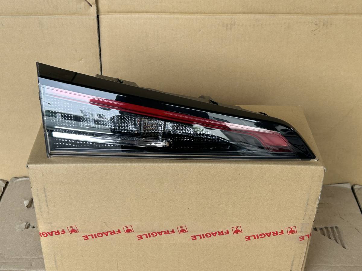 カローラツーリング NRE210W テールランプ LED KOITO12-640 拍卖