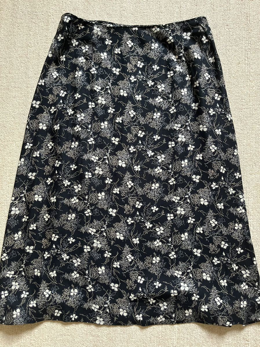 Talbot’s タルボット 黒地に花柄 ボタニカル柄 台形スカート スカート 花柄スカート ひざ下スカート 拍卖