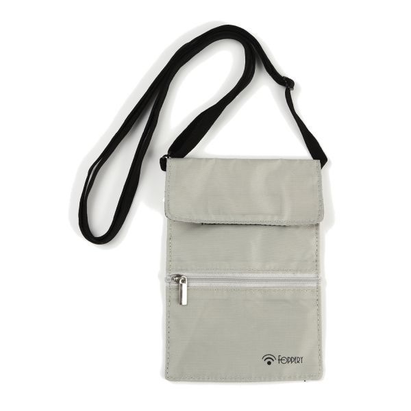 Foppery パスポートケース 首下げ スキミング防止 超軽量 ネックポーチ 電磁波遮断 防犯対策 パスポート入れ セキュリティー (シルバー)拍卖