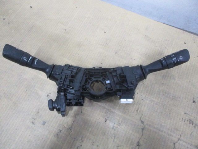 トヨタ クラウンハイブリッド AWS210 コンビネーションスイッチ 84652-30700 84140-33230拍卖