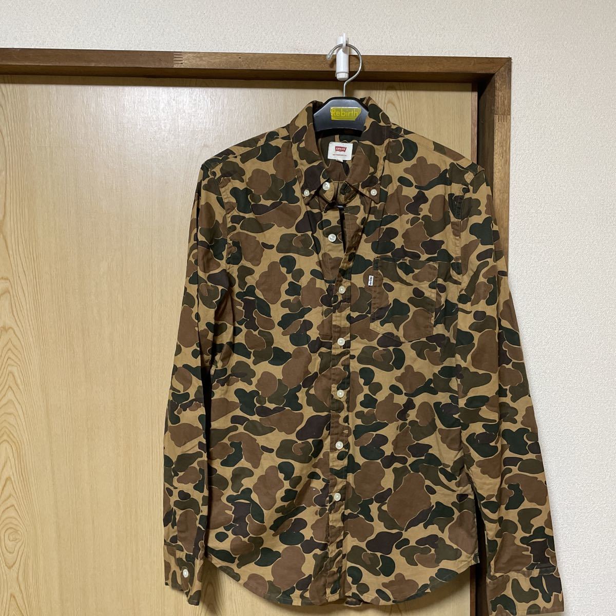 Levisカモフラ ボタンダウンシャツ Sサイズ拍卖