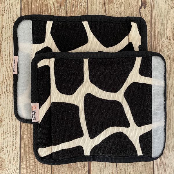 新品未使用★【 あかちゃんといっしょ】ジラフ柄抱っこひもよだれカバー拍卖
