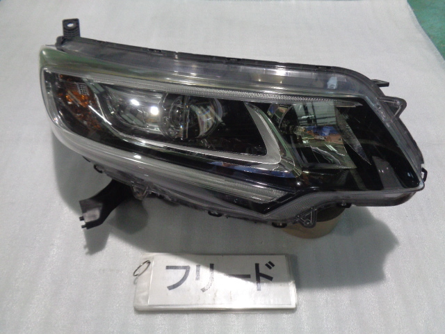 フリード GB5 右ヘッドランプユニット LED 即決 6551拍卖