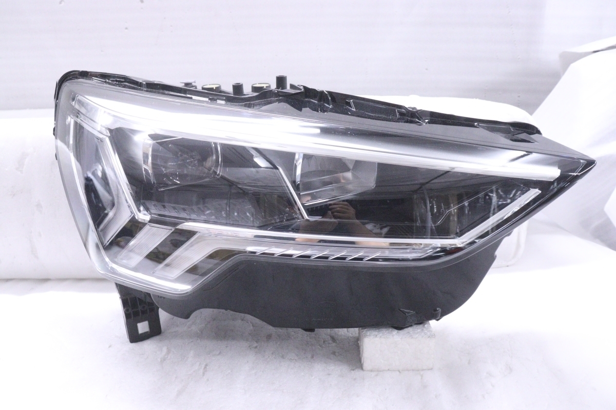 37-679★美品★LED F3 アウディ Q3★右ヘッドライト 83A.941.034.A 打刻:KZ2 ブラック 純正★アウディ (YM)拍卖