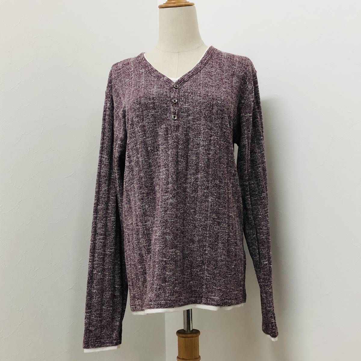 a02578 美品 PLUS ONE トップス 薄手 長袖 Vネック ハーフボタン 重ね着風 M あずき色 メンズ ナチュラル シンプルデイリーカジュアル拍卖