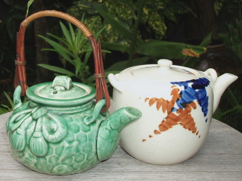 古い 急須 2点 煎茶 土瓶 小型 陶器 宝袋 染付 緑釉 祝福 煎茶器 茶道具 日本茶 レトロ アンティーク 時代拍卖