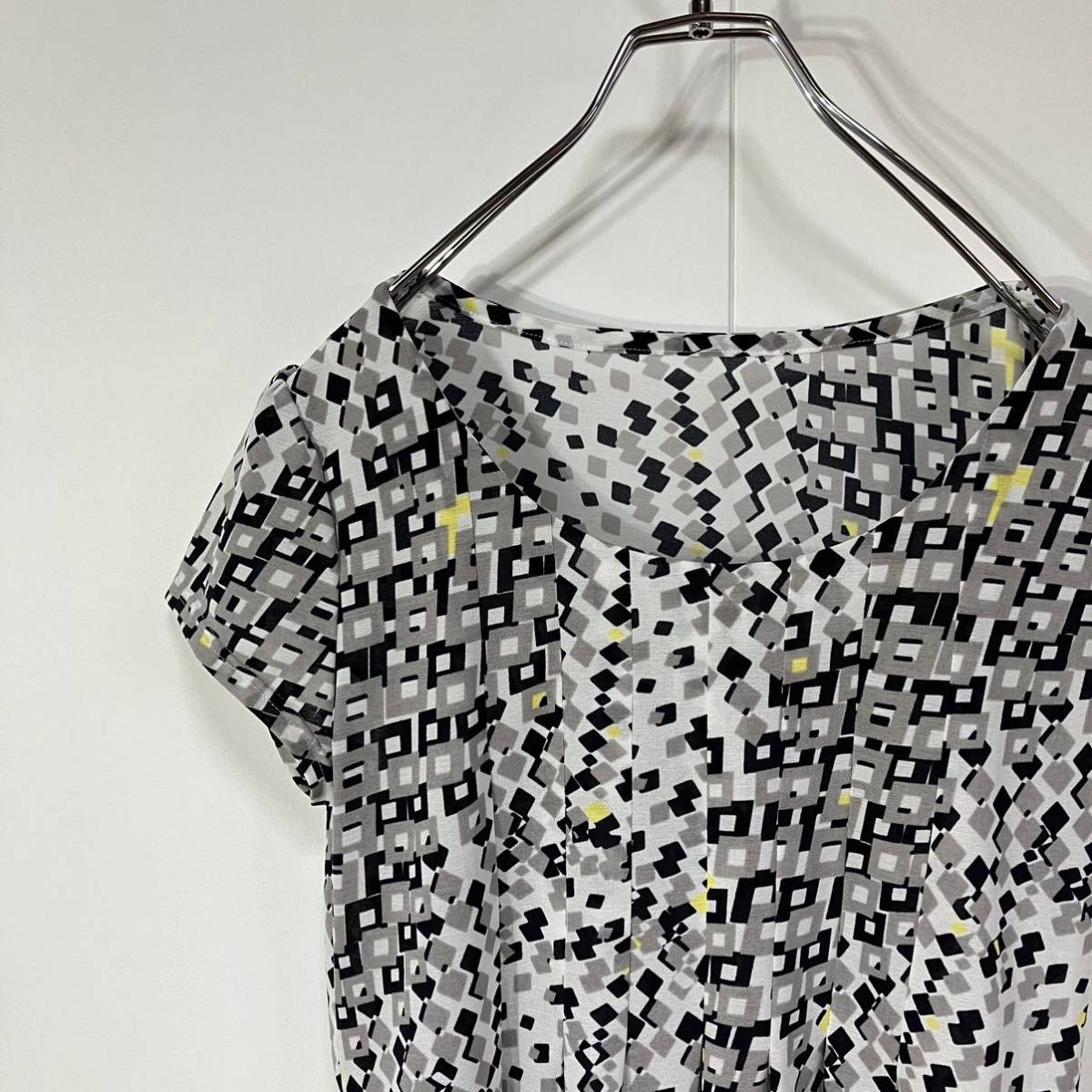 古着 アート デザイン タック 半袖 ミニ ワンピース ホワイト グレー ブラック イエロー拍卖