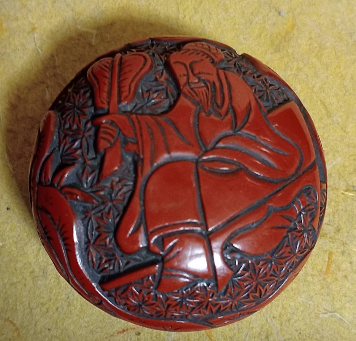 堆朱 人物紋 根付 中国 古木 紫檀 唐木 石榴 柘榴 瘤木 香合 中国古玩拍卖