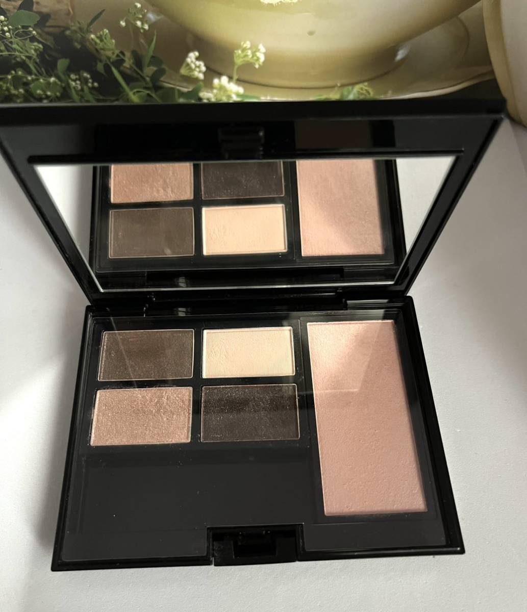 アディクションリミテッド コンパクト拍卖