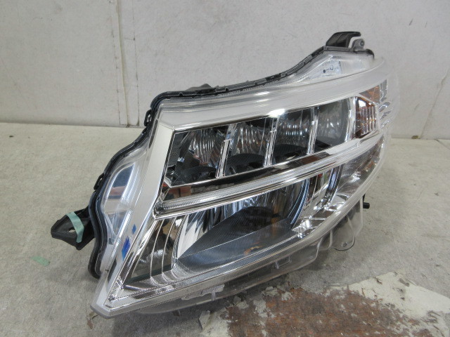 トヨタ ルーミー M900A/M910A 純正 LED 左ヘッドライト拍卖