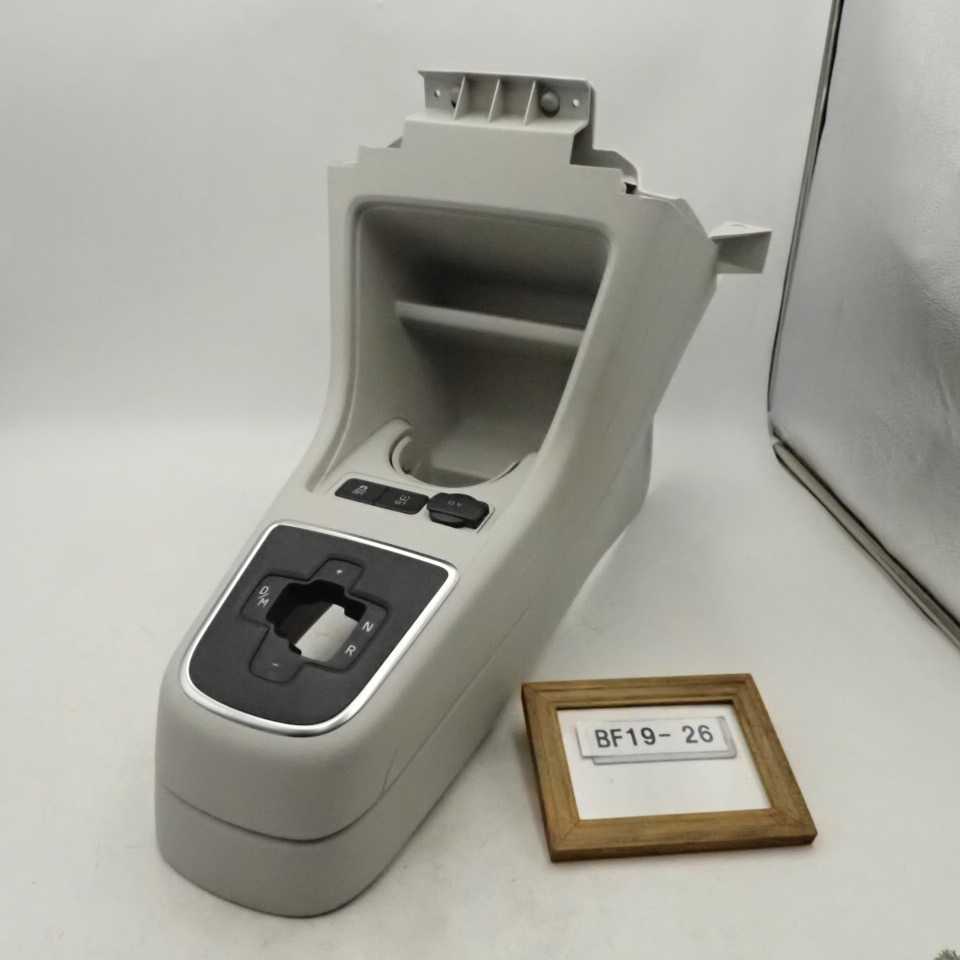 平成31年 フォルクスワーゲン VW UP アップ 5HB AACHY 純正 センターコンソール 前側 中古 即決拍卖