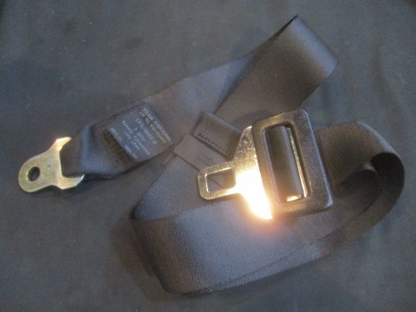 ■BMW E36 328i クーペ リアシートベルト センター 中古 1977416 部品取あり 318is 320 323 325 M3 ■拍卖