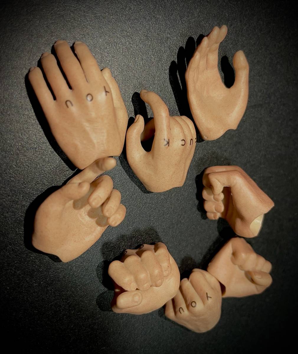 【在1/売り切り/即決】CCTOYS製 模型 1/6 スケール 男性 フィギュア用 部品 タトゥー有 ハンドパーツ 右手4種左手4種 (未使用拍卖