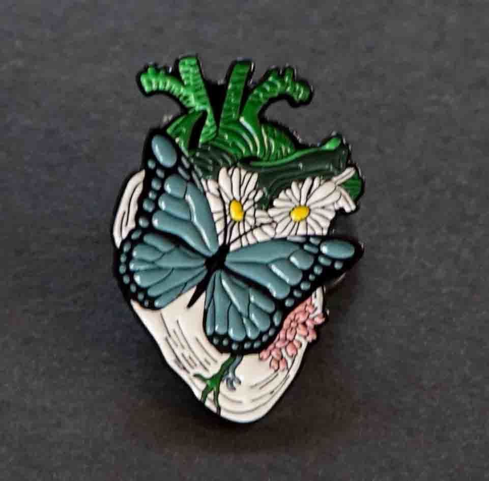 蝶花植物■心臓型■新品 『 花&蝶々 』芸術■ピンバッジ バッチ■おしゃれ ファッション拍卖