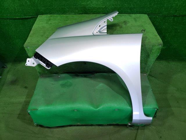 フィットシャトル DBA-GG8 左フロントフェンダー 15X Lパッケージ 4WD L15A NH700M拍卖