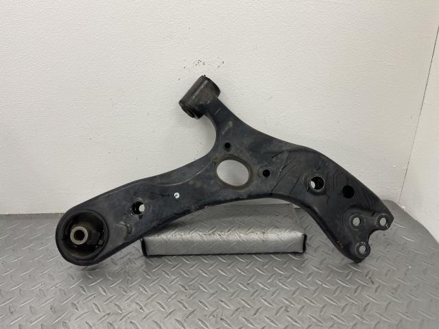 プリウス ZVW30 右Fロアアーム 48068-47050拍卖