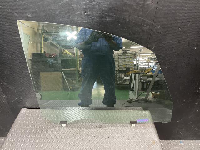 ポルテ NNP11 右 フロント ドア ガラス 68101-52010拍卖