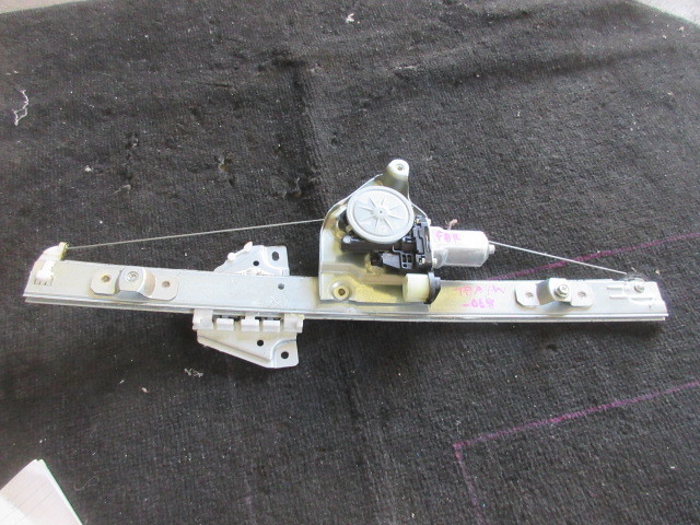 ★24R5G7582 TDA4W エスクード 純正右前ドアレギュレーター ウインドウレギュレーター 修理やストック等に拍卖