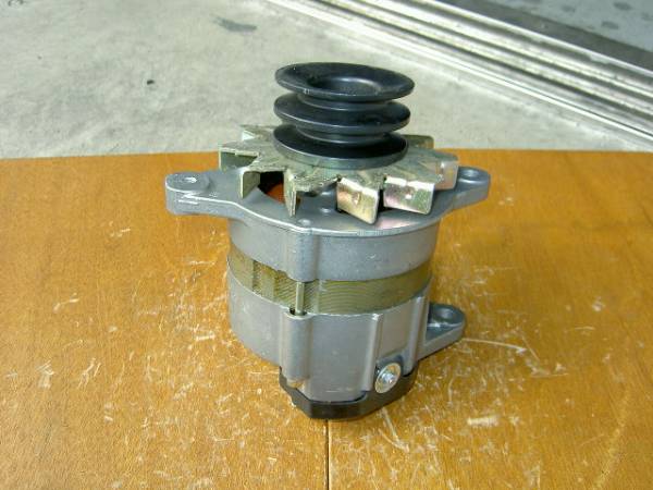 日産、フォークリフト用オルタネーター(ダイナモ)リビルト品 LT135-24、23100-90060拍卖