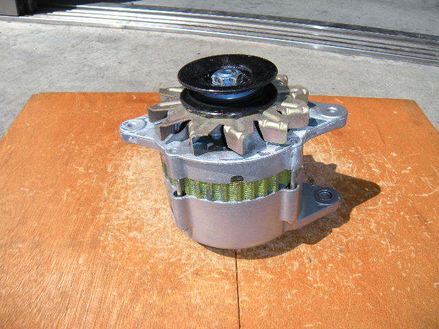 いすゞ、船内機エンジン用オルタネーター(ダイナモ)リビルト品 LR155-29、8-94417-924-0拍卖