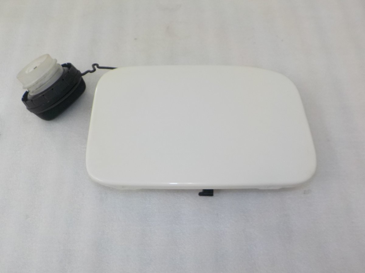 【 TOYOTA ハイエース KDH206V 】 トヨタ 純正 フューエルリッド ※ LDF-KDH206V より取り外しました。拍卖